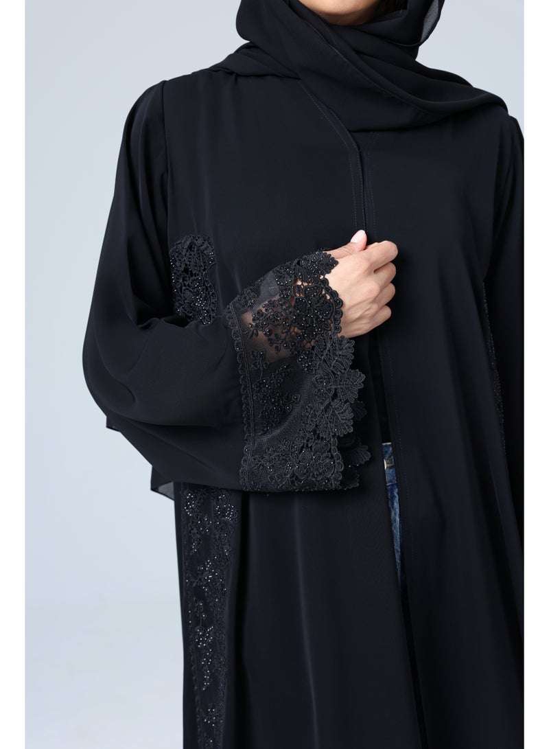 اكسا عباية بتفاصيل دانتيل كريستال أسود - Image 2